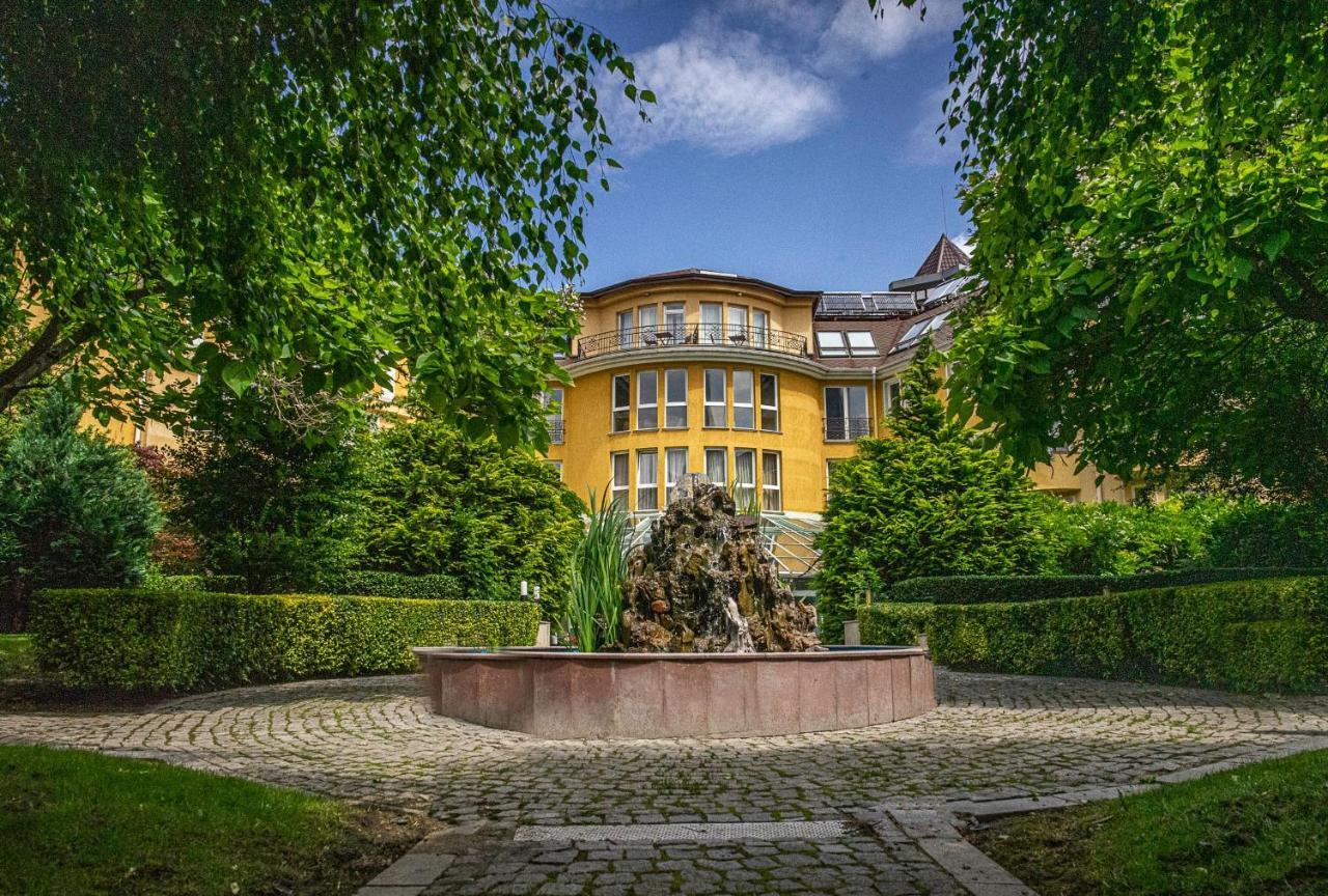 Maison Sofia - Mgallery Eksteriør bilde The fountain in the garden of the villa