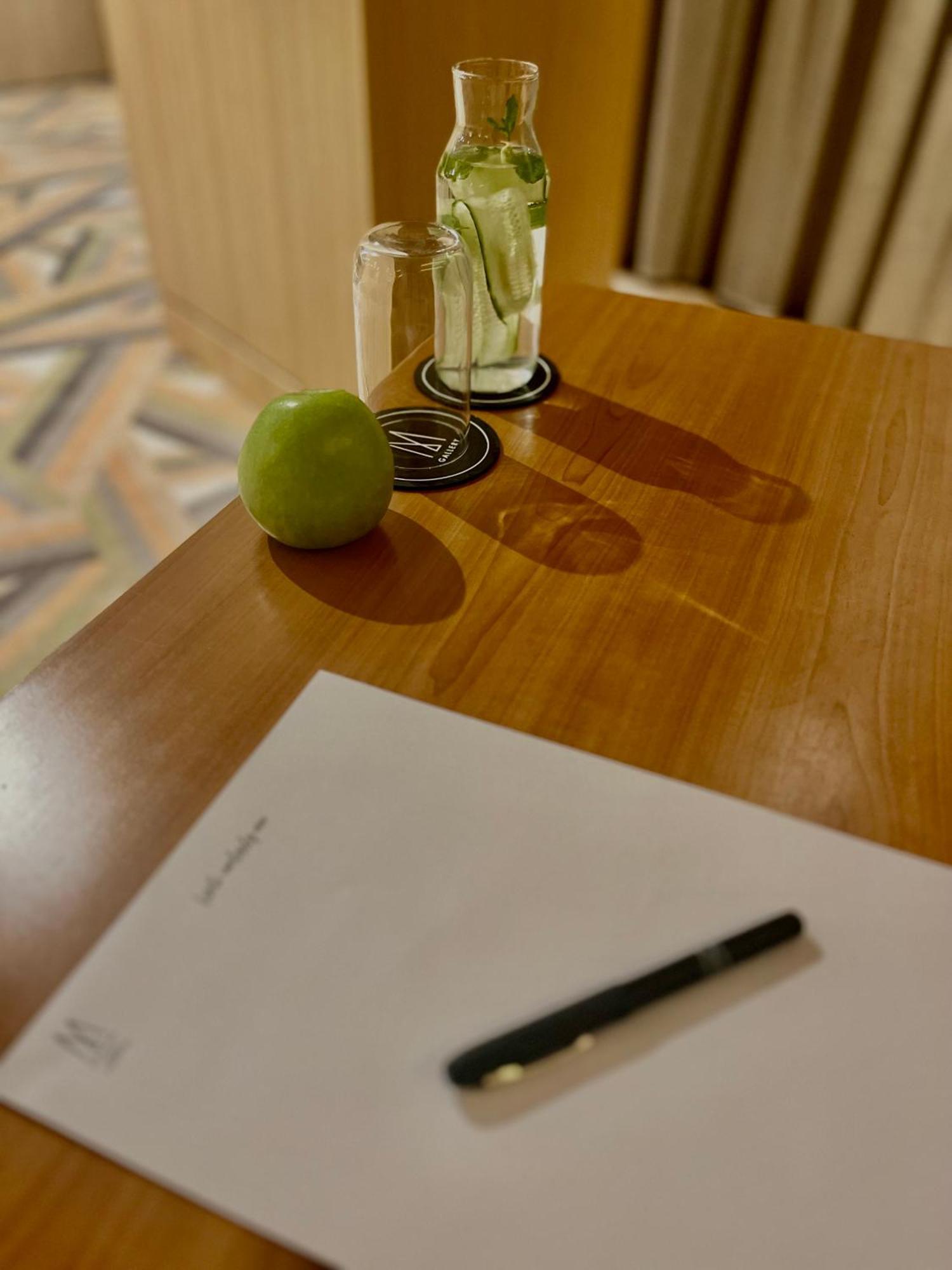 Maison Sofia - Mgallery Eksteriør bilde A green apple on a table