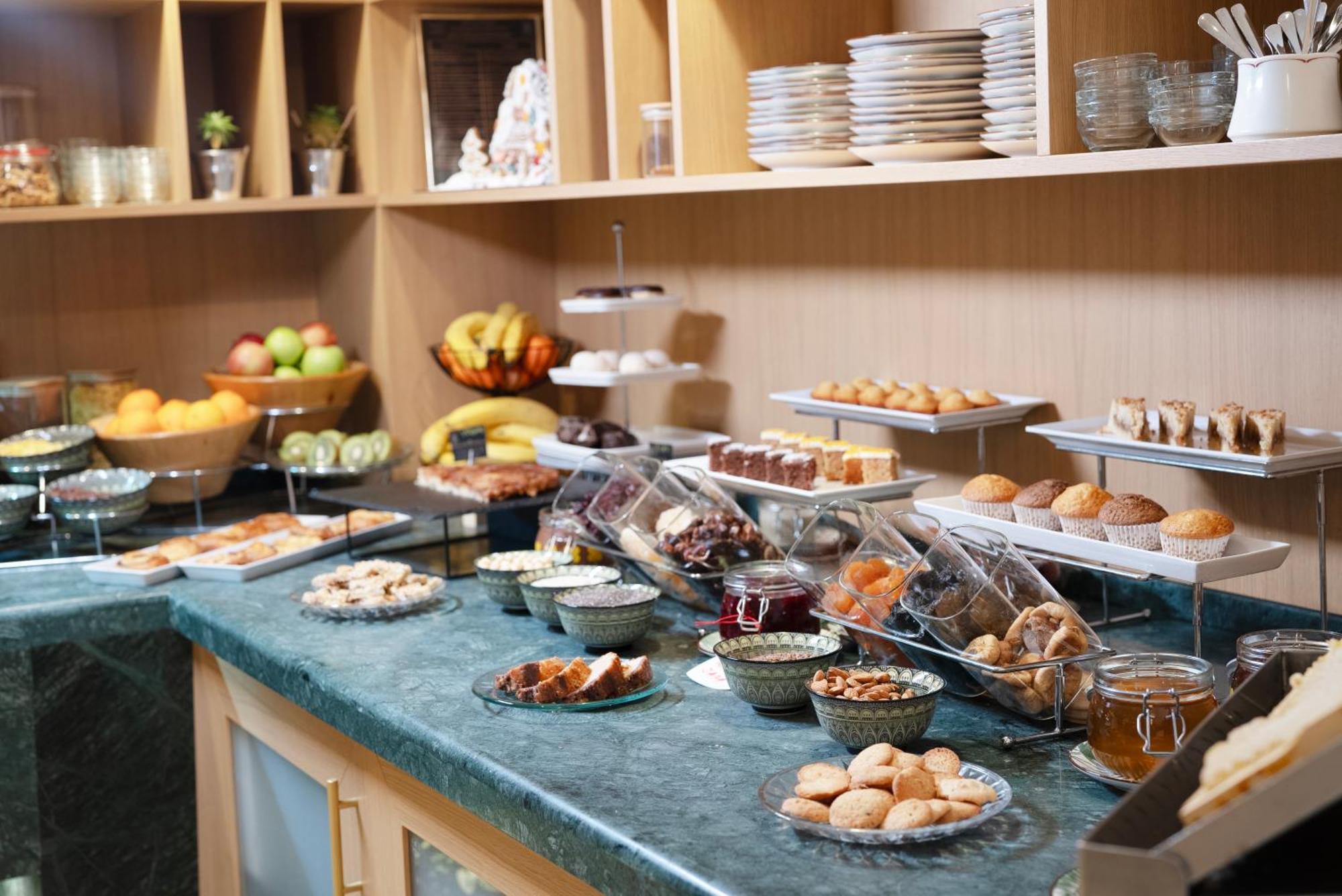 Maison Sofia - Mgallery Eksteriør bilde A buffet at a hotel
